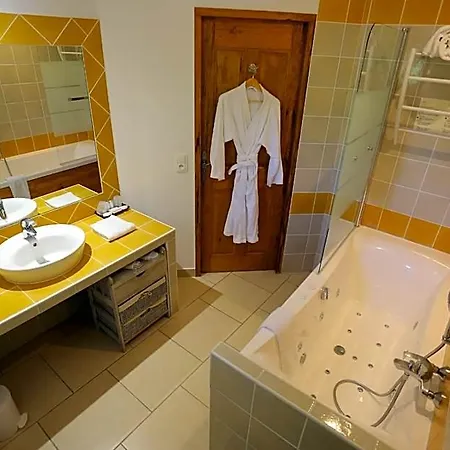 Bed & Breakfast Maison Chenet - Les Entre Vigne Et Garrigue - Teritoria 4*