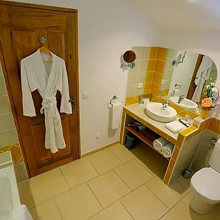 Maison Chenet - Les Entre Vigne Et Garrigue - Teritoria Bed & Breakfast Pujaut