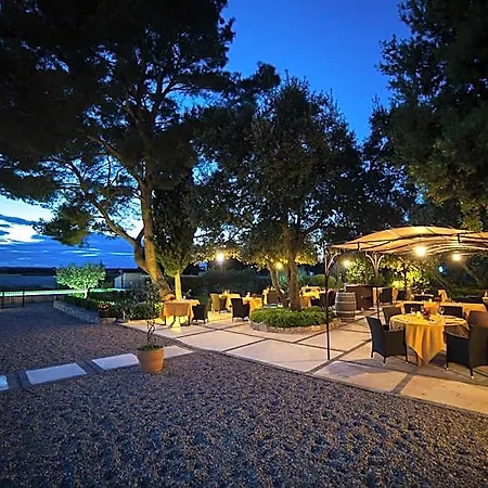 Maison Chenet - Les Entre Vigne Et Garrigue - Teritoria Bed & Breakfast Pujaut