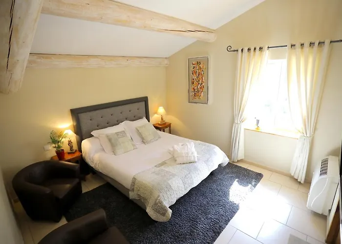 فندق مبيت وإفطار Maison Chenet - Les Entre Vigne Et Garrigue - Teritoria 4*