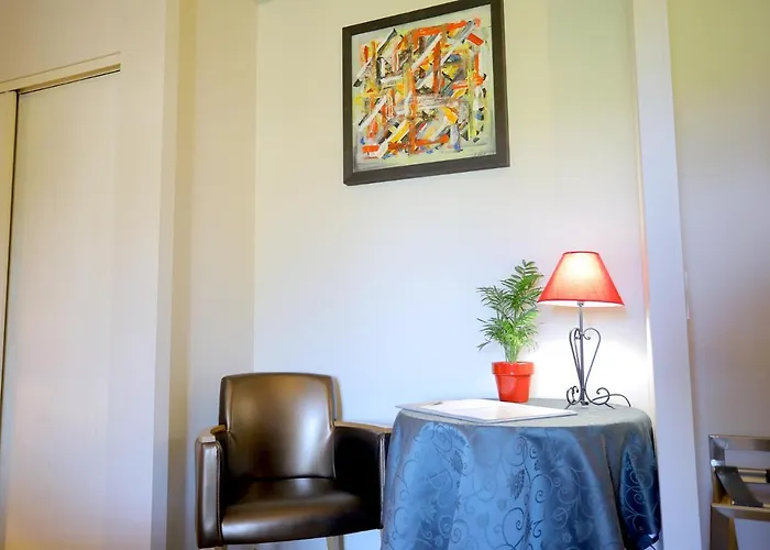 فندق مبيت وإفطار Maison Chenet - Les Entre Vigne Et Garrigue - Teritoria 4*