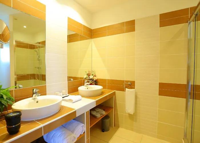 Maison Chenet - Les Entre Vigne Et Garrigue - Teritoria 4* Pujaut